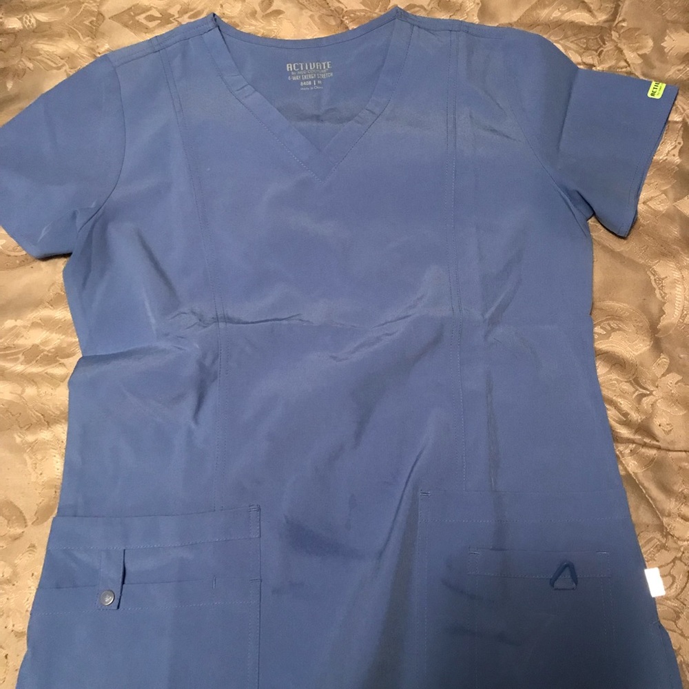 Activate scrub top